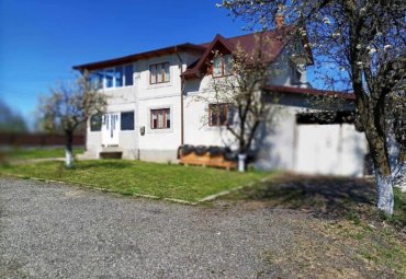 De vânzare – Casă spațioasă cu livadă, situată în Comuna Moșoaia, sat Smeura (Dealul Viilor), la doar 7 km de Pitești.